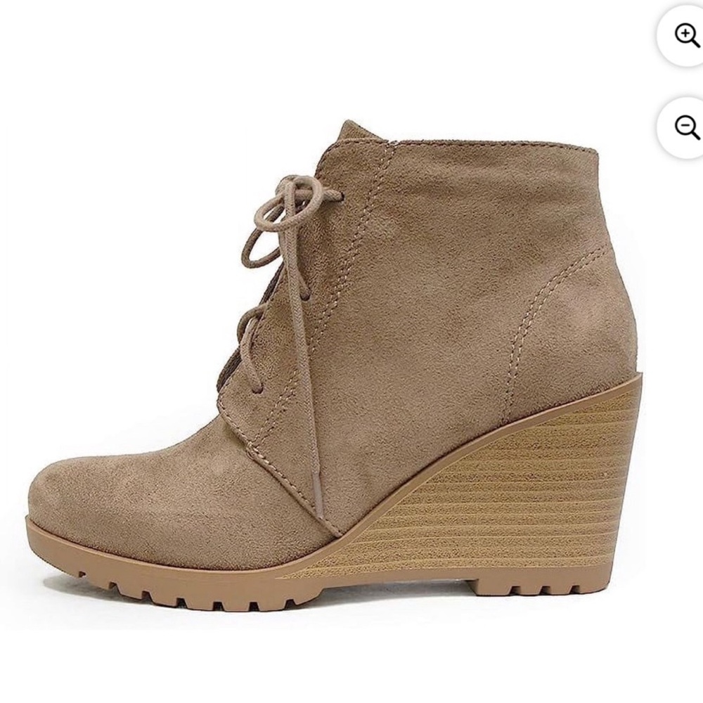 BOUTIQUE SODA Women’s Tan Faux Suede Lace Up Wedge Booties Sz 7.5